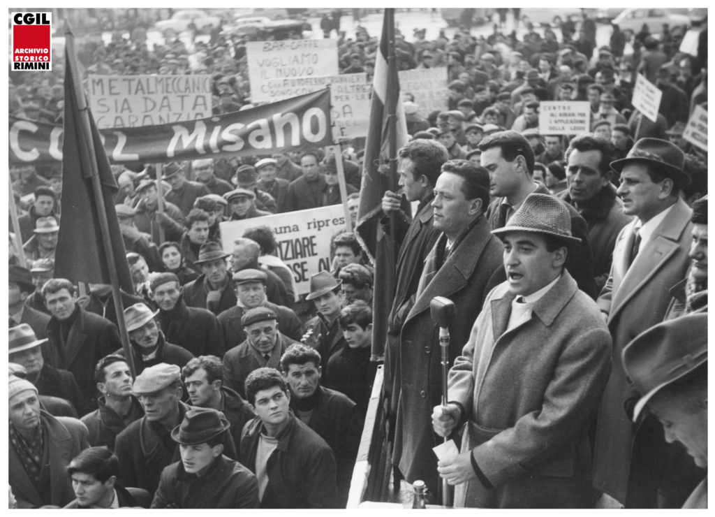 La foto riprodotta fa parte dell'Archivio storico della CGIL di Rimini: [1962] Sciopero generale, in primo piano da destra: Vito Nicoletti, Alfredo Arcangeli.